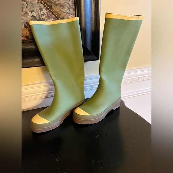 american eagle vintage new  y2k green w/yellow rubber  rain boots size 6 - Picture 1 of 2